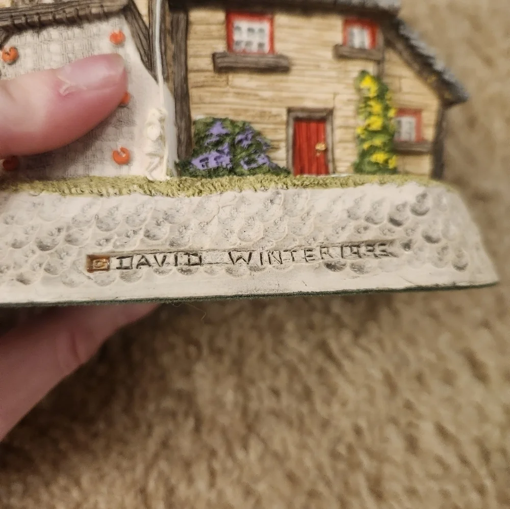 David Winter Cottages Fisherman’s‎ Shanty With Dock